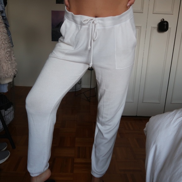 Abercrombie & Fitch Pants - White Abercrombie jogger sweatpants